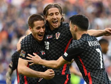 Piala Dunia 2022 akan segera bergulir pada 20 November 2022. Pentas sepak bola terbesar di dunia ini tak hanya menyuguhkan persaingan dari para bintang saja, melainkan juga dari beberapa pemain senior andalan negaranya. Berikut deretan pemain dengan koleksi caps terbanyak dari masing-masing tim di Grup F Piala Dunia 2022. (AFP/Franck Fife)