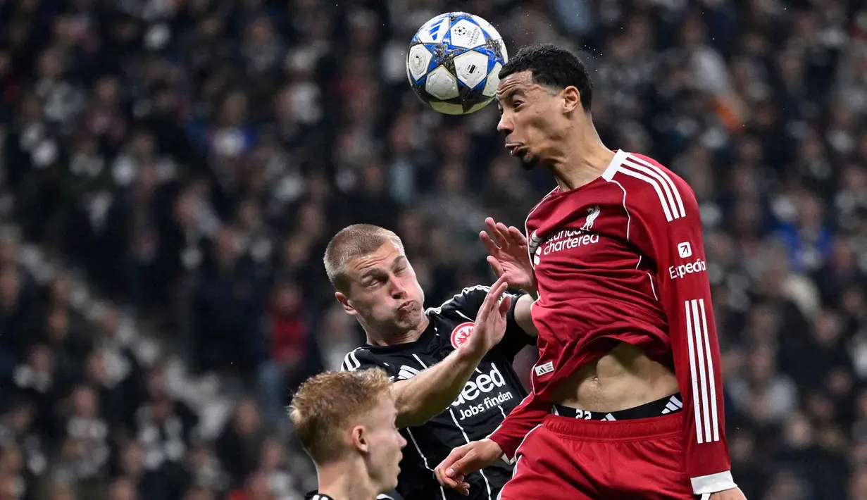 Tidak bertahan lama, sembilan menit berselang, pada menit ke-35, Hugo Ekitike mencetak gol penyeimbang laga. (Kirill KUDRYAVTSEV/AFP)