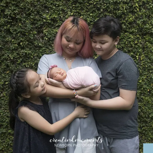 Potret Newborn Keluarga Mona Ratuliu, hangat dan sederhana
