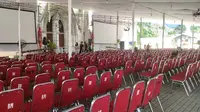 Gereja Katedral Jakarta merampungkan persiapan jelang Misa Malam Natal dan Misa Hari Raya Natal 2023. (Liputan6.com/ Winda Nelfira)