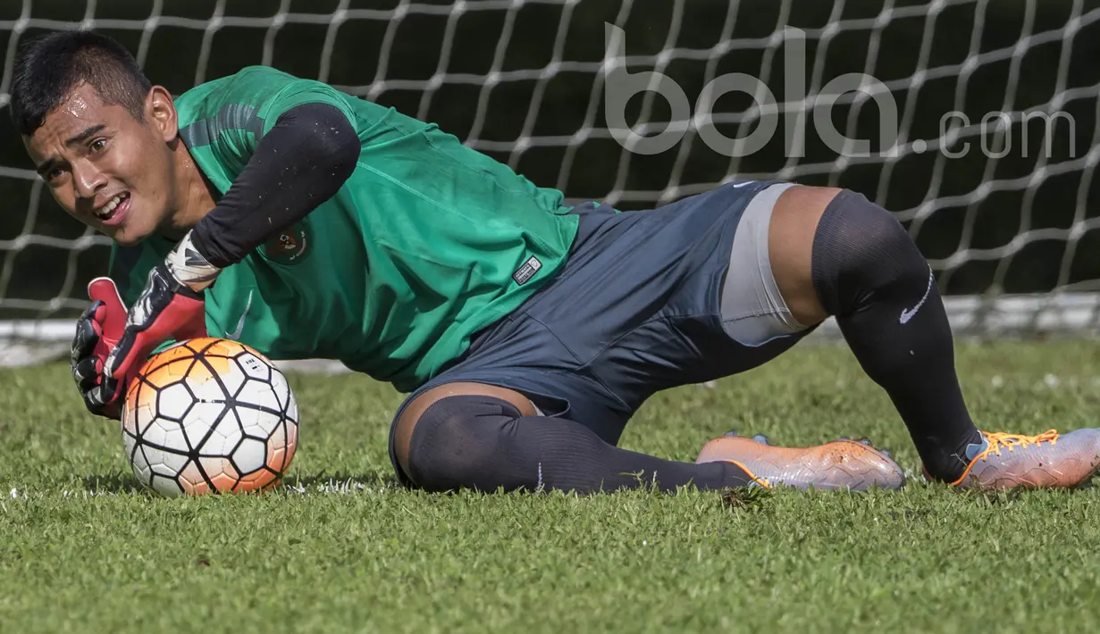 3. Ravi Murdianto (PS TNI) - Tentara berusia 22 tahun ini juga merupakan jebolan Timnas U-19 saat menjadi juara Piala AFF. Sejak dahulu dirinya digadang-gadang sebagai kiper masa depan Indonesia. (Bola.com/Vitalis Yogi Trisna)