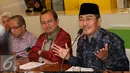 Ketua Umum Ikatan Cendekiawan Muslim Indonesia (ICMI) Jimly Asshidiqque bersama jajaran pengurus ICMI di Kantor Pusat Program ICMI, Jakarta, Selasa (3/1). Salah satunya adalah kebijakan bebas visa.  (Liputan6.com/Johan Tallo)