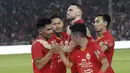 Pemain Persija Jakarta merayakan gol yang dicetak oleh Heri Susanto ke gawang Geylang International FC pada laga uji coba di SUGBK, Jakarta, Minggu, (23/2/2020). Persija menang dengan skor 3-1. (Bola.com/M Iqbal Ichsan)