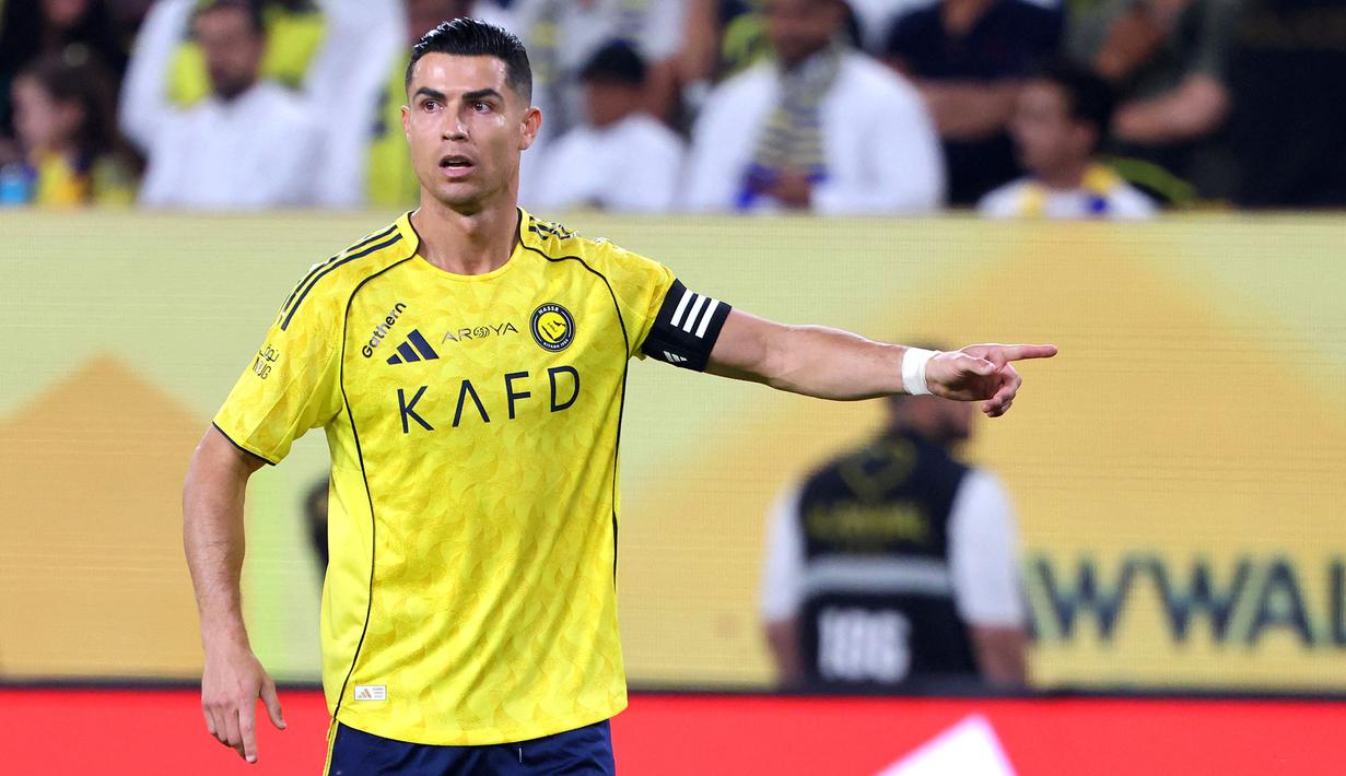 Cristiano Ronaldo menambah catatan golnya dalam laga lanjutan Liga Arab Saudi antara Al-Nassr melawan Al-Najma di Al-Awwal Park Stadium, Riyadh, Jumat (03/04/2026) waktu setempat. (AFP/Fayez Nureldine)