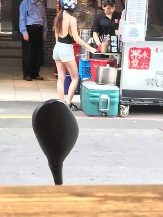 [Bintang] Pacar Dibully karena Pakai Baju Seksi, Pria Ini Lakukan Hal yang Tak Terduga