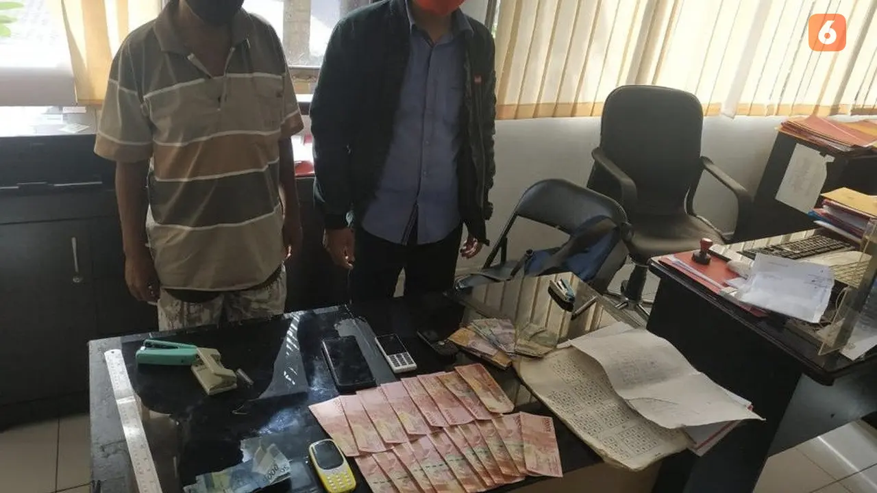 Bandar serta pengecer judi togel saat diringkus Resmob Polda Gorontalo (Arfandi Ibrahim/Liputan6.com)