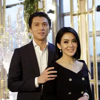 Syahrini dan Reino Barack