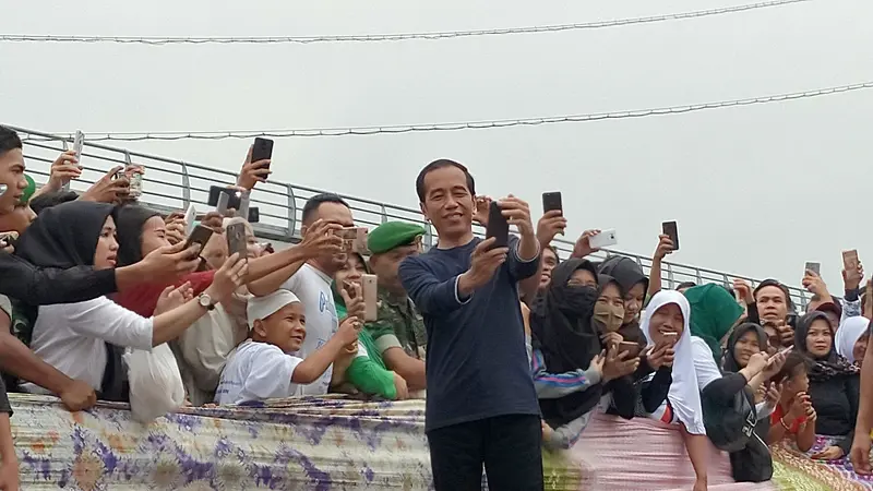 Warga Palembang Minta Sepeda, Jokowi Beri Hadiah Lain