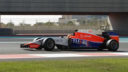 Pebalap Indonesia, Rio Haryanto saat melakukan sesi test drive ban Pirelli bersama Tim Manor Marussia di Sirkuit Yas Marina, Abu Dhabi, Selasa (1/12/2015).Rio meraih Catatan waktu lap terbaik 1 menit 49,593 detik. (Photo/Rio Haryanto Media)