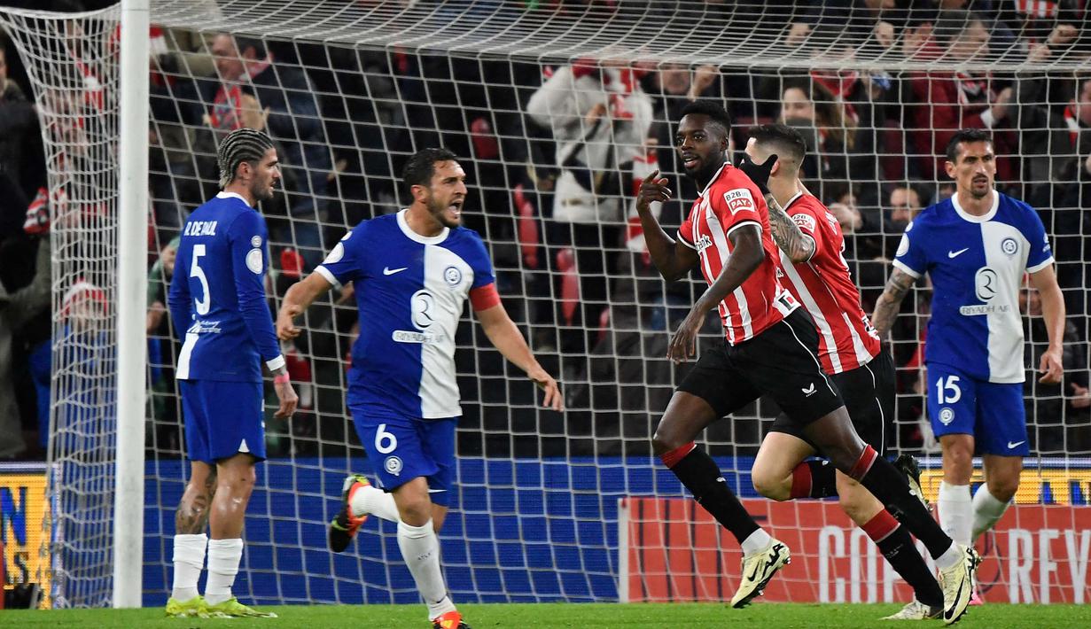 Athletic Bilbao membuka keunggulan lewat gol yang dicetak Inaki Williams pada menit ke-13, disusul Nico Williams (42’), dan Gorka Guruzeta (61'). (ANDER GILLENEA/AFP)