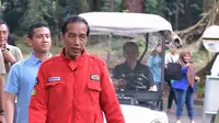 Sebelum Pidato, Jokowi Ajak Jan Ethes Jalan Kaki ke Kebun Raya Bogor (dok. Biro Pers Istana)