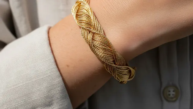 Gelang Wire dengan Tekstur Ulir