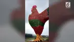 Sebuah resort di kota Linyi, China membuat patung ayam raksasa dari cabai. Patung ini menandakan panen cabai yang melimpah di wilayah ini.