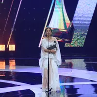 Artis multitalenta Ayu Laksi berhasil menyabet penghargaan dalam kategori Artis Pendukung Wanita Terbaik IBOMA 2018. (Adrian Putra/Bintang.com)