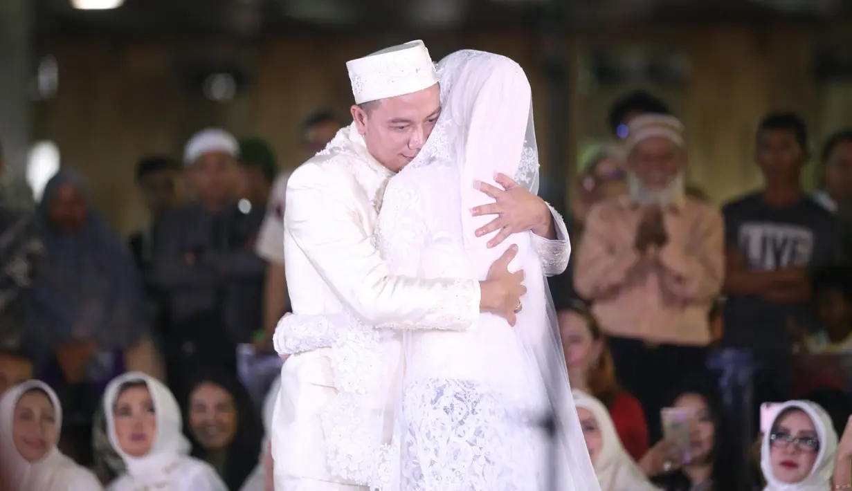 Setelah menggelar akad nikah hari ini, Vicky Prasetyo dan Angel Lelga akan menggelar pesta nikah secara mewah keesokan harinya, Sabtu (10/2) di kawasan Ancol, dengan melibatkan kapal pesiar dan helikopter. (Nurwahyunan/Bintang.com)