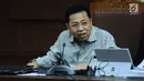 Terdakwa dugaan korupsi proyek e-KTP, Setya Novanto mendengar keterangan saksi pada sidang lanjutan di Pengadilan Tipikor, Jakarta, Senin (12/3). Sidang mendengar keterangan saksi dan saksi ahli. (Liputan6.com/Helmi Fithriansyah)