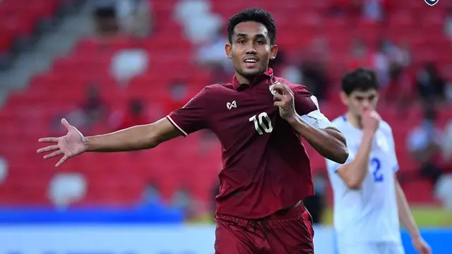 6 Potret Teerasil Dangda, Striker Thailand yang Sekilas Mirip Naga ADA Band