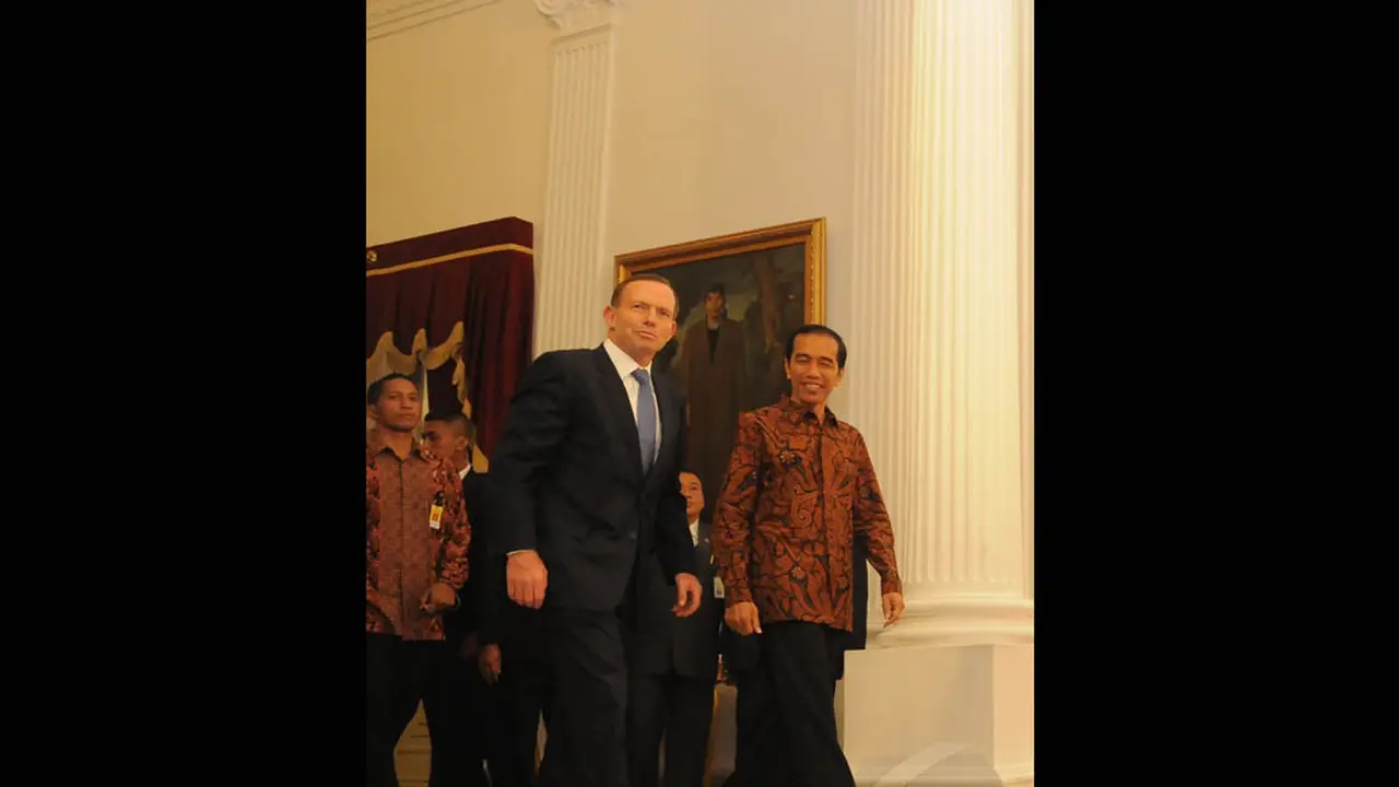 Terima Tamu Negara, Jokowi Tampil Santai