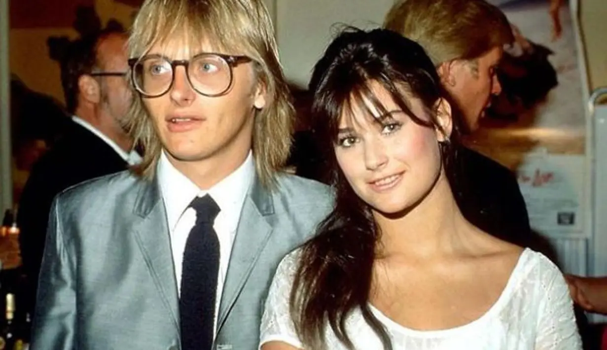 Demi Guynes menikah dengan Freddy More pada tahun 1980 saat berusia 18 tahun. Mereka bercerai 5 tahun kemduian namun Demi tetap memakai nama belakang Freddy. (Lebeau's le Blog)