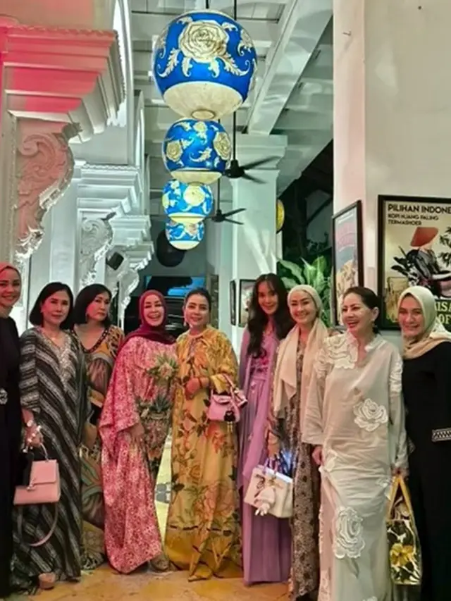 6 Potret Geng Arisan Kepompong Bukber, Gaya Glamor Krisdayanti hingga Mayangsari