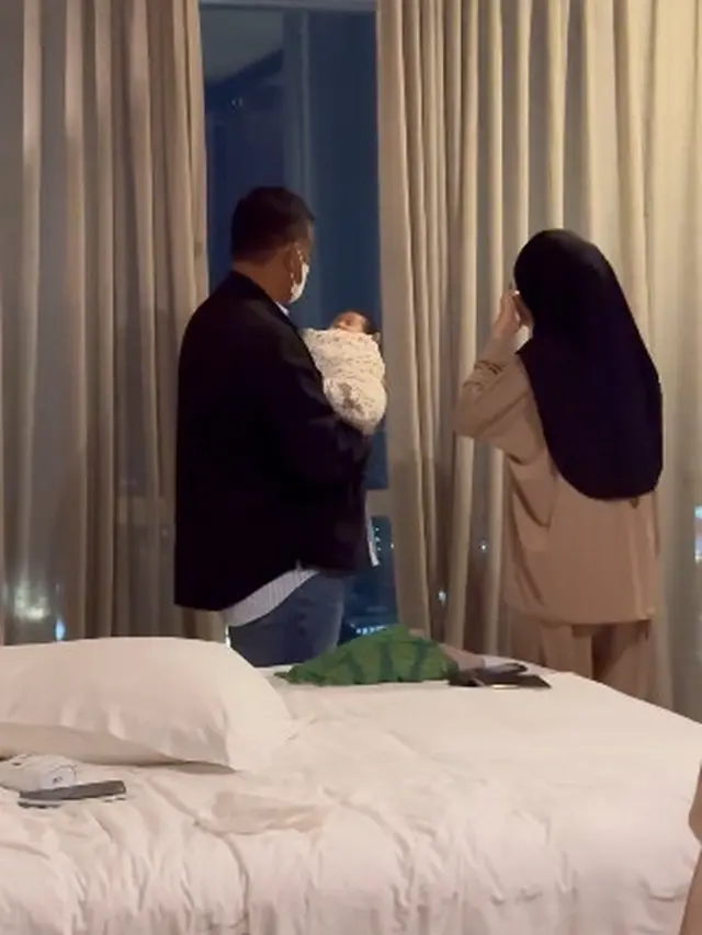 7 Potret Cut Intan Nabila Bertemu Sang Ayah dari Aceh, Menangis di Pelukan