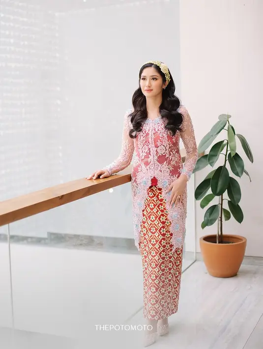 Kombinasi warna ini menciptakan tampilan yang lembut namun tetap memberi sentuhan klasik pada pesonanya. [@thepotomoto].