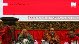 Suasana focus group discussion (FGD) yang digelar sejumlah kader PDIP dengan tema 'Ekonomi Gotong sebagai Pilar Ekonomi Nasional' " di Jakarta, Kamis (04/7/2019). FGD dilakukan untuk merumuskan langkah ekonomi yang akan dibawa dalam Kongres V PDIP pada Agustus 2019. (Liputan6.com/JohanTallo)