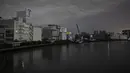 Pemandangan umum menunjukkan sungai Sumida , setelah gempa berkekuatan 7,3 SR mengguncang Jepang timur di Tokyo, Kamis (17/3/2022). Gempa kuat Magnitudo 7,3 mengguncang lepas pantai Fukushima di Jepang utara pada hari Rabu, memicu peringatan tsunami. (AFP/Philip Fong)