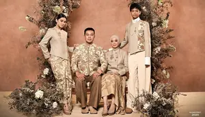 Pemotretan Aqeela Calista dan keluarga bergaya klasik Jawa. (sumber: Instagram/riomotret)