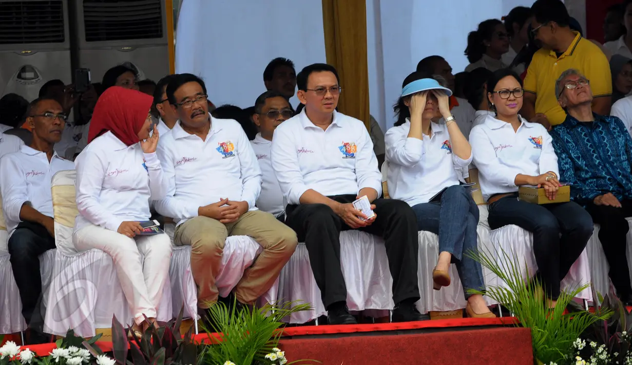 Gubernur DKI Basuki Tjahaja didampingi Wagub Djarot Saiful Hidayat menghadiri pembukaan pagelaran Jakarnaval di Monas, Jakarta, Minggu (7/6). Acara ini dalam rangka perayaan HUT Jakarta ke-488. (Liputan6.com/Faisal R Syam)