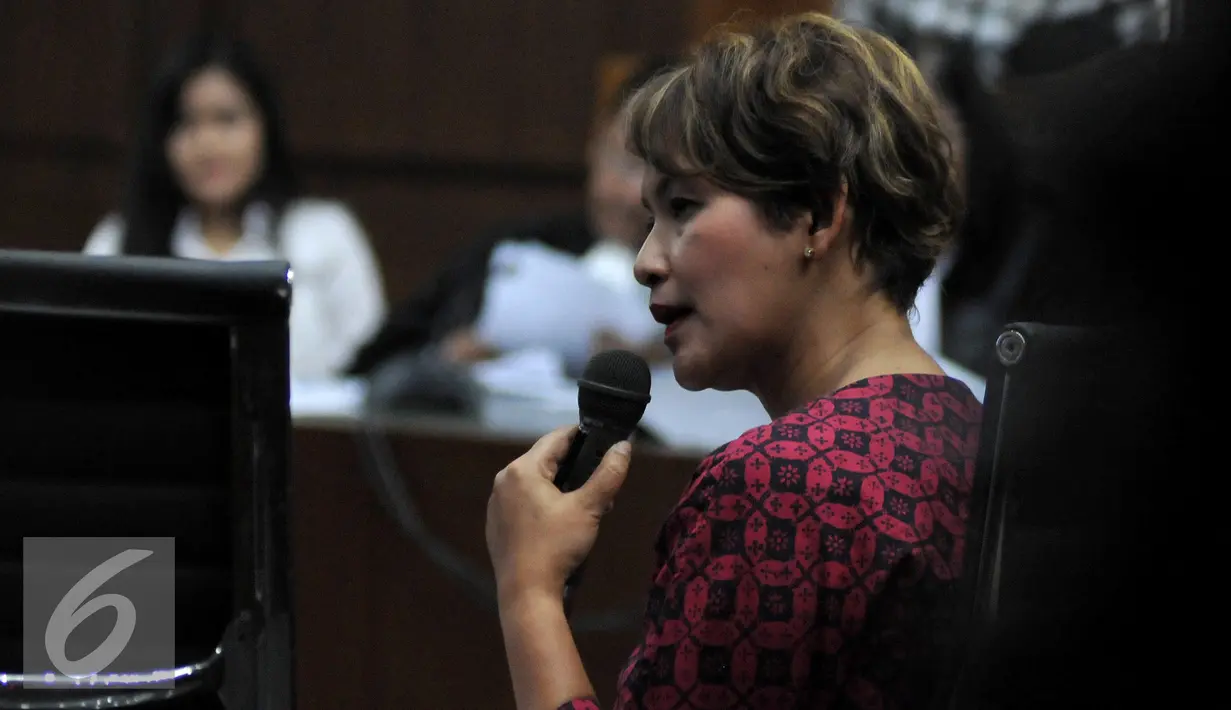 Ahli psikologi klinis Antonia Ratih Handayani saat memberi kesaksian di sidang lanjutan pembunuhan Mirna Salihin di PN Jakarta Pusat, Senin (15/8). (Liputan6.com/Johan Tallo)