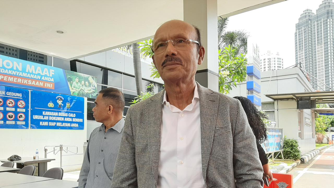 Pengacara tersangka kasus korupsi PT Asuransi Jiwasraya Benny Tjokrosaputro, Muchtar Arifin melaporkan Direktur Jiwasraya, Hexana Tri Sasongko ke Polda Metro Jaya.