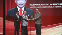 Mendagri Tito Karnavian Raih Penghargaan Distinguished Leadership in Home Affairs di Ajang Indonesia Kita Awards