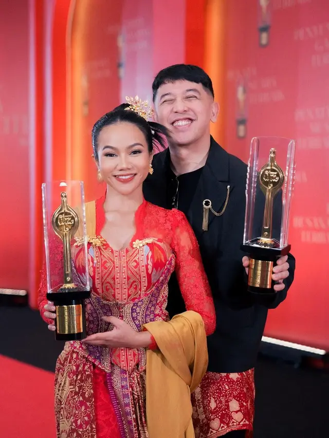 Momen Yura Yunita dan Donne Maula Raih Penghargaan FFI 2023, Bangga Banget