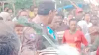 Seorang ibu menjadi korban main hakim sendiri di Kampung Kokoda, Kota Sorong Papua. Dia dibakar massa karena dituduh menculik anak. (Liputan6.com/ Ist)