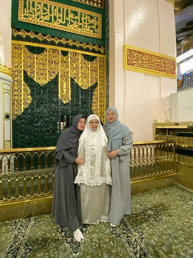 6 Potret Kebersamaan Puan Maharani dan Megawati di Tanah Suci, Penuh Kehangatan