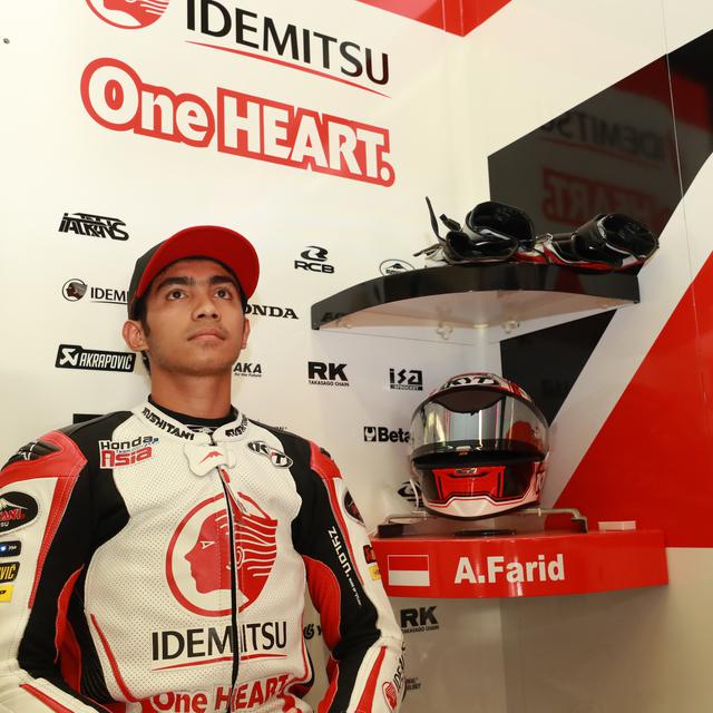 Andi Gilang Vs Rekan Setim Di Balapan Moto2 2020 Untuk Sementara Menang Telak 3 0 Motogp Bola Com