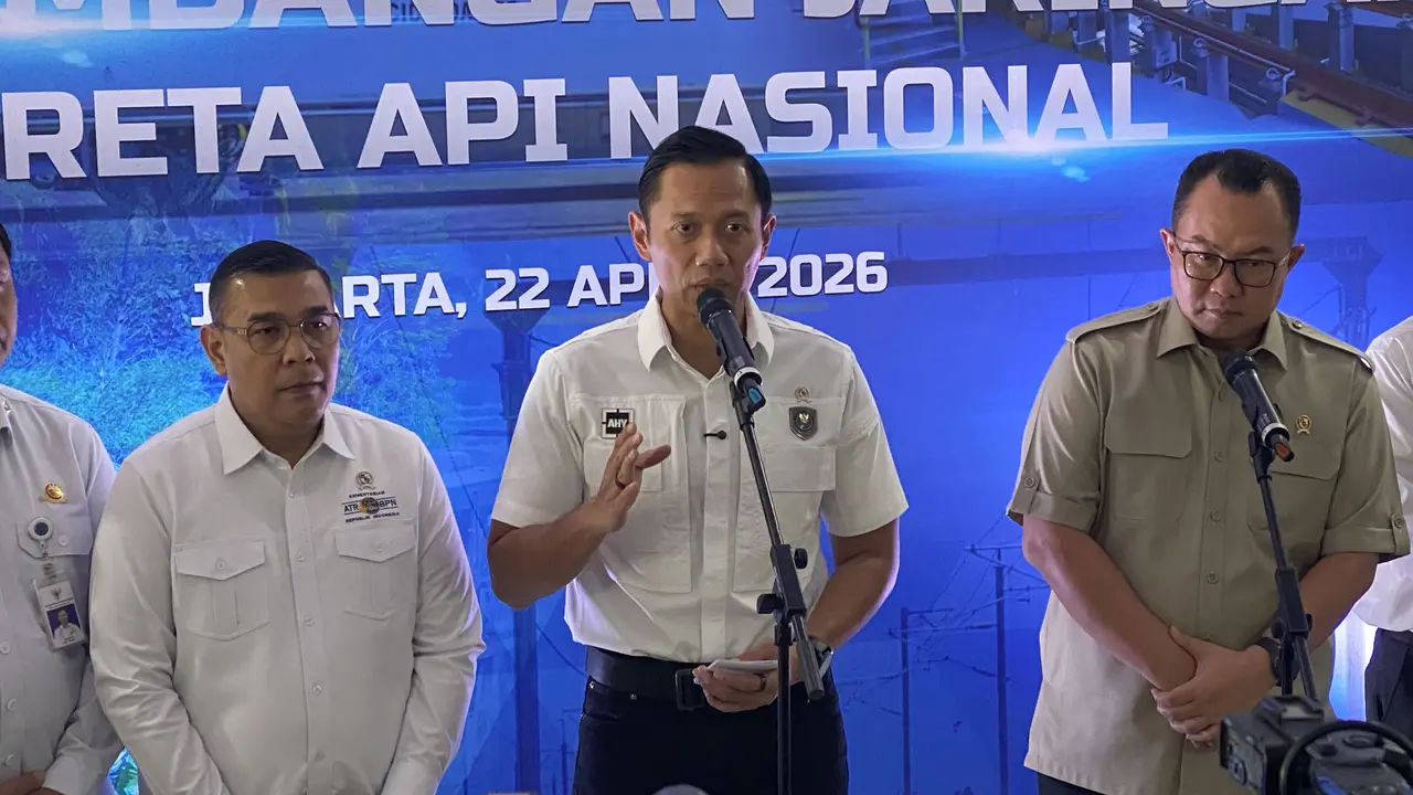 Menteri Koordinator Bidang Infrastruktur dan Pembangunan Kewilayahan, Agus Harimurti Yudhoyono (AHY) di Stasiun Tanah Abang, Rabu (22/4/2026). (Liputan6.com/Tian)
