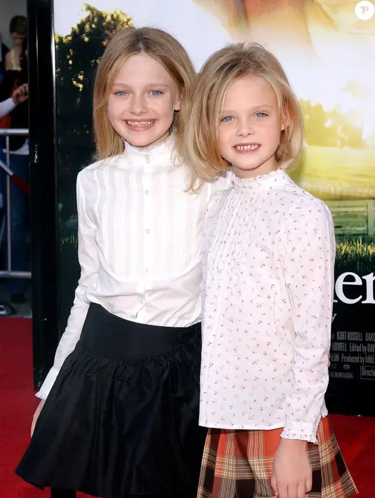 Dakota Fanning dan Elle Fanning ternyata memang sudah kompak dari kecil ya! (purepeople.com)