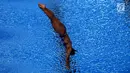Atlet loncat indah Indonesia, Yasmin Linadini tampil dalam nomor women's 3M Spring Board Asian Games 2018 di Jakarta, Sabtu (1/9). Dua posisi teratas dikuasai oleh pelompat indah China, Shi Tingmao dan Wang Han. (Merdeka.com/Imam Buhori)
