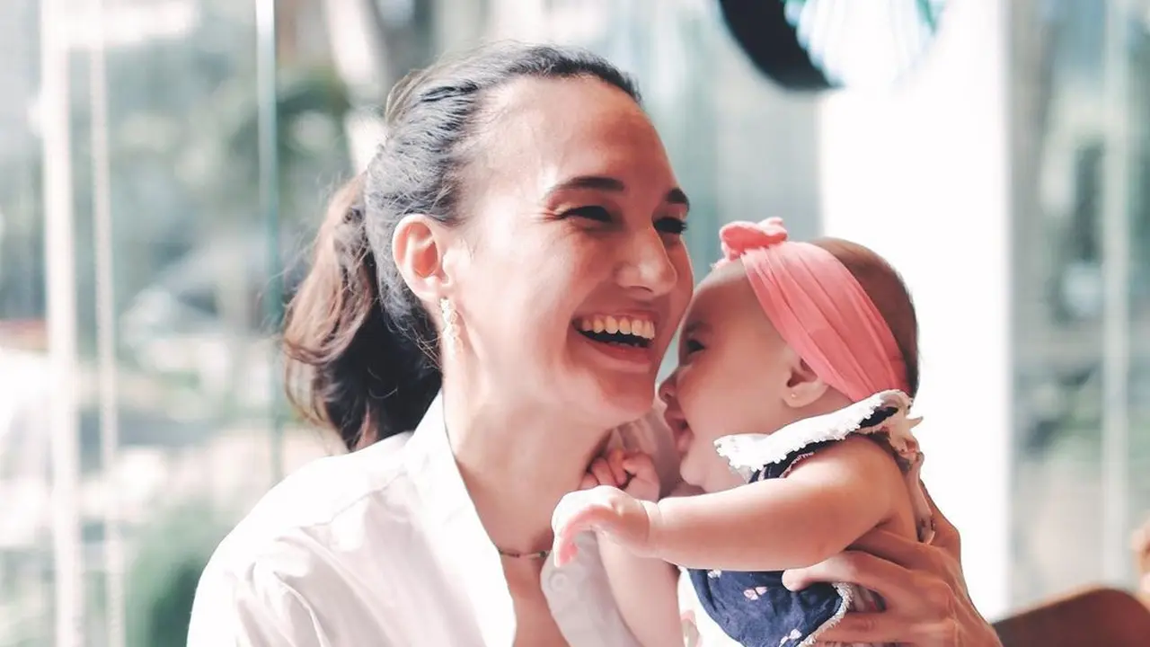 Nadine Chandrawinata bersama anaknya (Instagram/nadinelist)