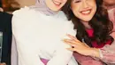 Potret kebersamaan Yasmin dengan Ayana Jihye Moon ini juga tak lepas dari sorotan. (FOTO: instagram.com/yasminnapper/)
