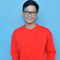 Pesinetron ganteng Andi Arsyil juga sering disebut-sebut memiliki kedekatan dengan penyanyi asal Depok, Ayu Ting Ting. Hingga kini, ia mengaku tengah pendekatan dengan seorang wanita. Lantas seperti apa hubungan Andi dengan Ayu? (Nurwahyunan/Bintang.com)