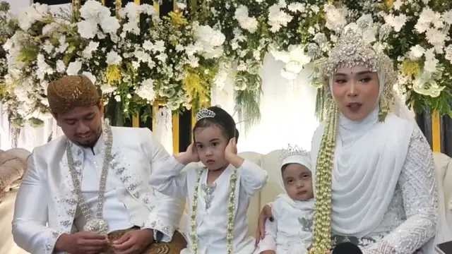 8 Gaya Fitri Tropica dan Suami Jadi Pengantin Sunda, Rayakan Ulang Tahun Pernikahan yang ke-10