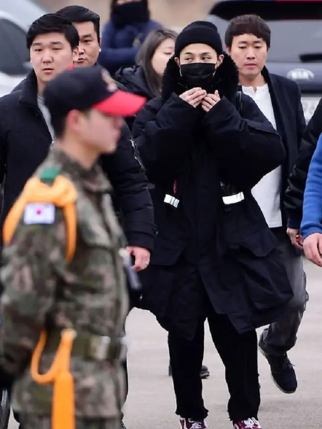[Bintang] Seminggu Jalani Wamil, G-Dragon BigBang Kebanjiran Surat dari Fans