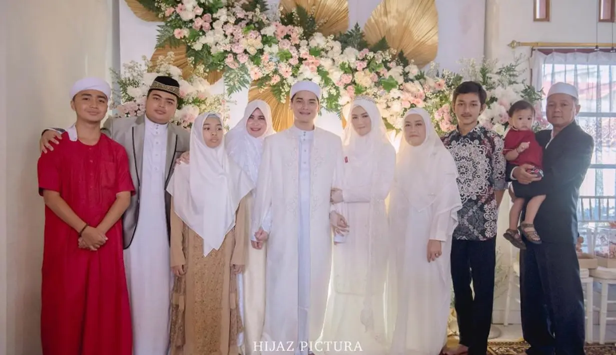 Potret Pernikahan Alvin Faiz dan Henny Rahman (Intagram/umi_yuni_syahla_aceh)