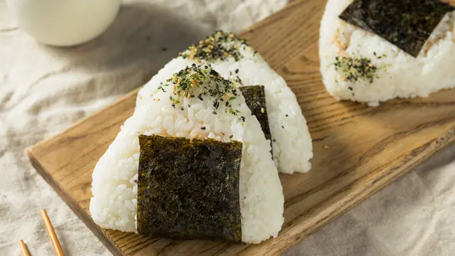 onigiri tuna  mayo