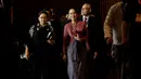 Retno Marsudi dan Aung San Suu Kyi usai menghadiri Pertemuan Menteri Luar Negeri ASEAN di Yangon, Myanmar, Senin (19/12). Dalam pertemuan tersebut, Indonesia menekankan pentingnya memulihkan stabilitas keamanan di Rakhine State. (REUTERS / Soe Zeya Tun)