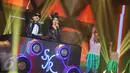 Penampilan Syahrini dan DJ Kevin Bun dalam acara The Biggest Concert Princess Syahrini "Dream Big" di studio 6 Emtek City, Jakarta, Jumat (29/1). Konser tersebut menghadirkan beberapa bintang ternama. (Liputan6.com/Faizal Fanani)