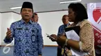 Dirjen Imigrasi Kementerian Hukum dan Hak Asasi Manusia (Kemenkum HAM) meminta masyarakat tidak perlu mempersoalkan visa Rizieq Shihab.